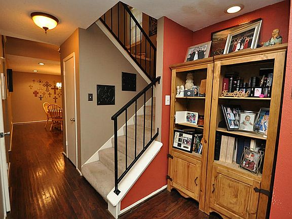 Desk or book shelves look beautiful in the nook