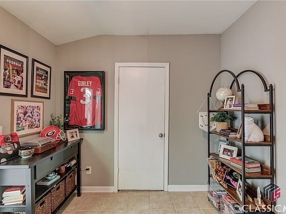 3rd image of 2195 Surrey Court SE