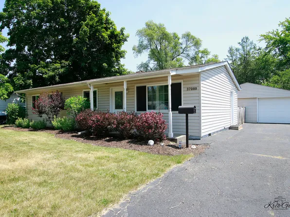 37089 N Grandwood Dr, Gurnee, IL 60031