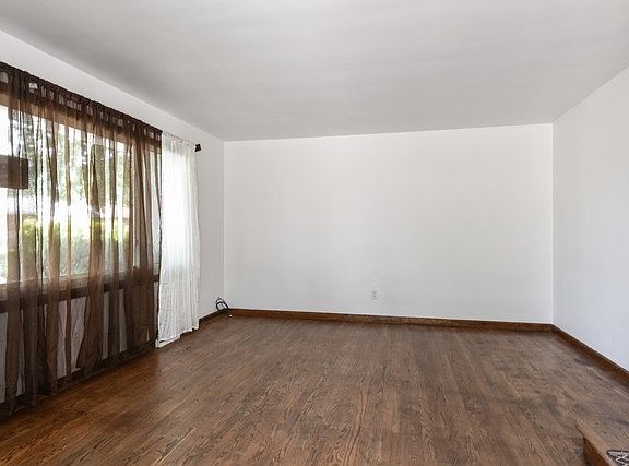 2nd image of 428 Hirsch Ave
