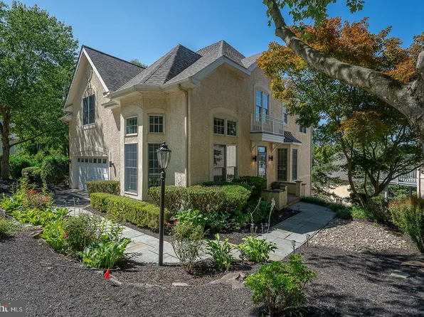 412 Merion Hill Ln, Conshohocken, PA 19428