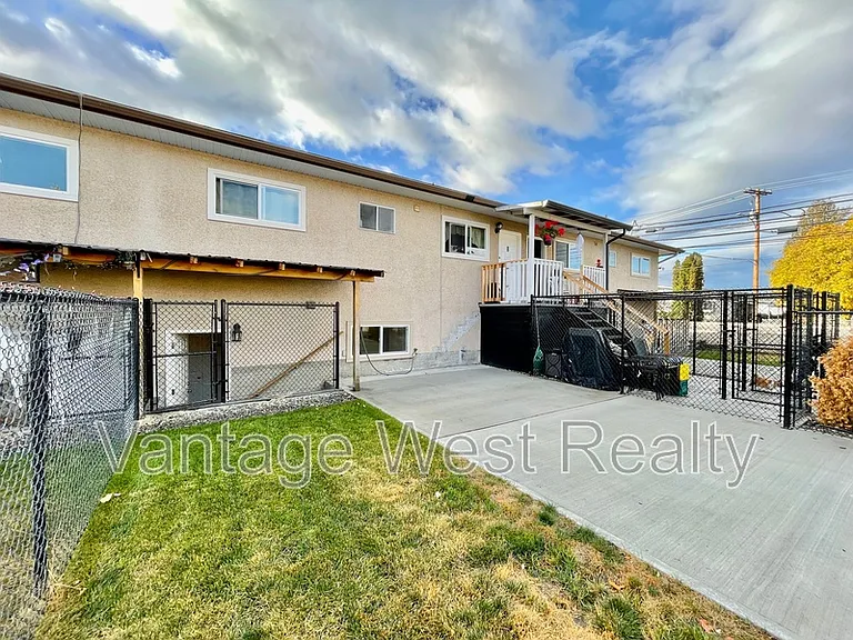 630 Belgo Rd #B — Photo 15