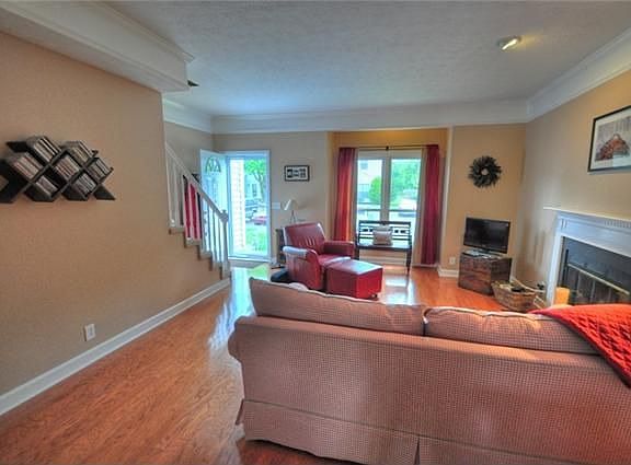 3rd image of 220 Wynbrook Ct