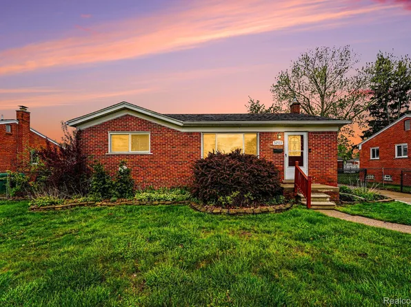 32533 Cambridge St, Garden City, MI 48135