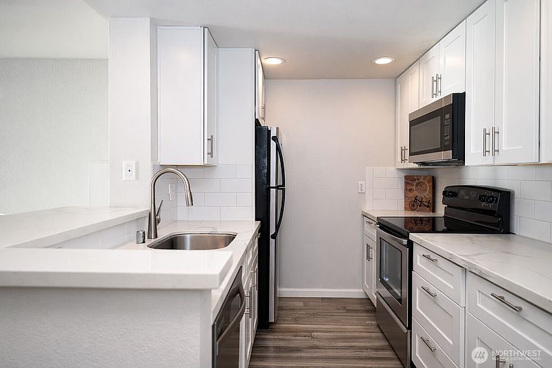 3rd image of 121 Vine Street #1702