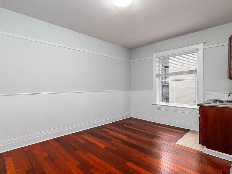 1008 Larkin — Photo 9