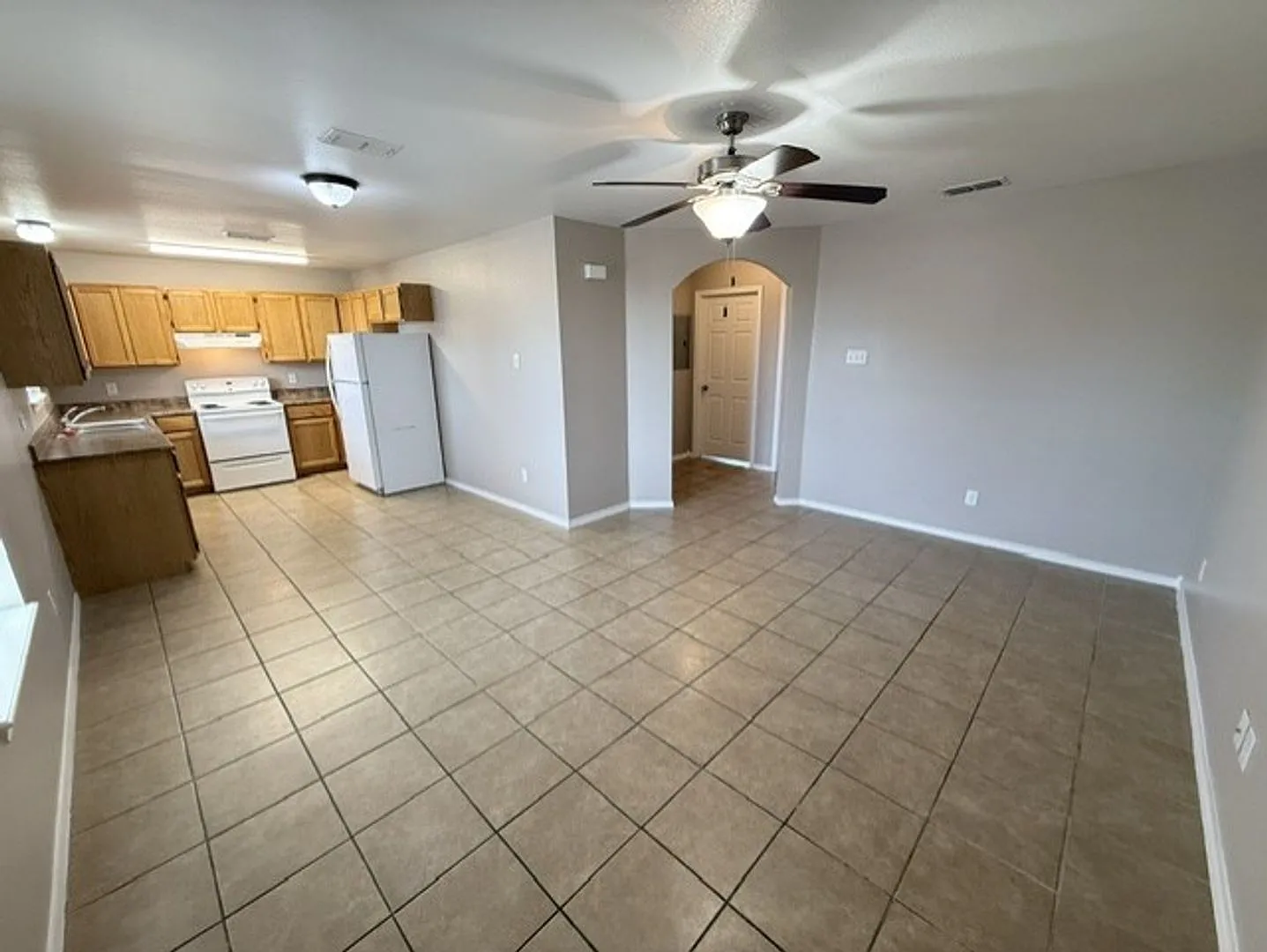 Laredo Apartments — Photo 4