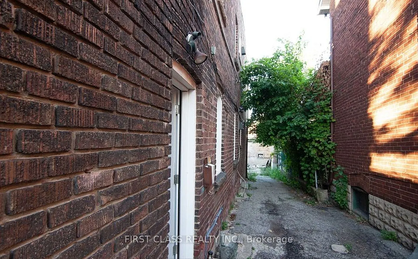 3 bed, $2,500 — Photo 2