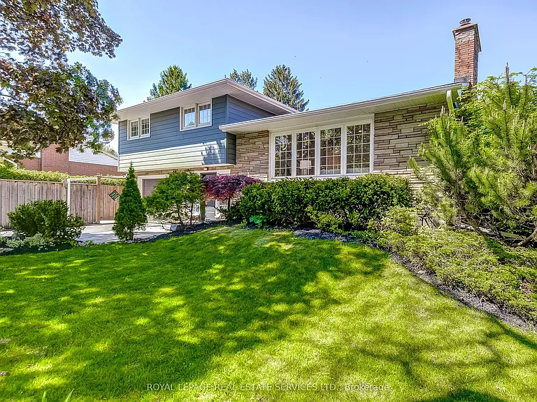 351 Strathcona Dr — Photo 6
