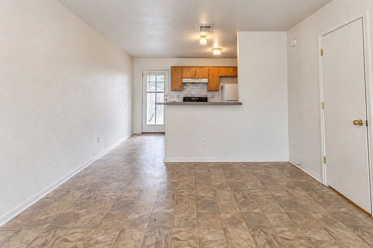 2 bed, 2.5 bath, 5204 sqft, $995 — Photo 4