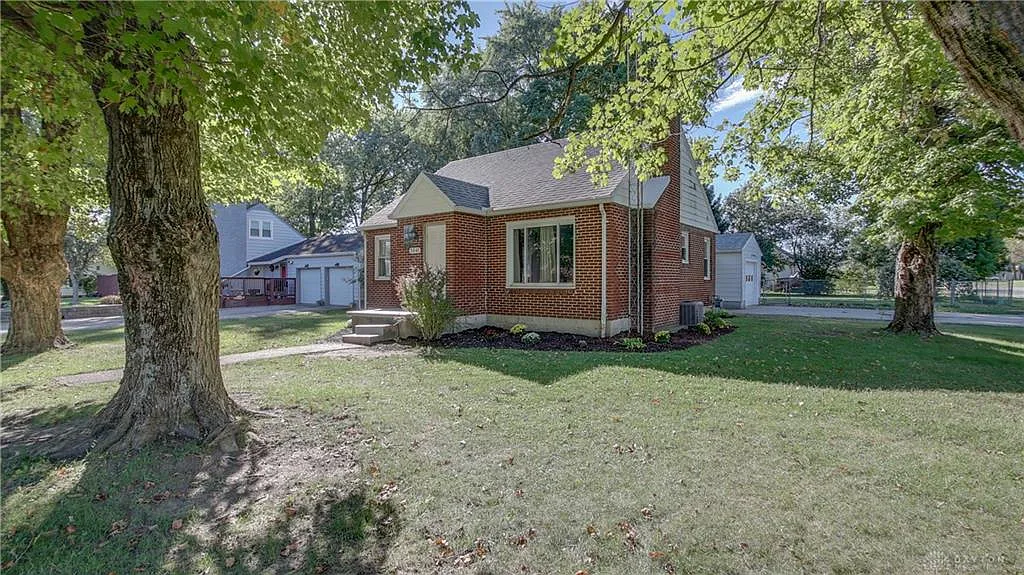 3541 Redwood Blvd photo 1