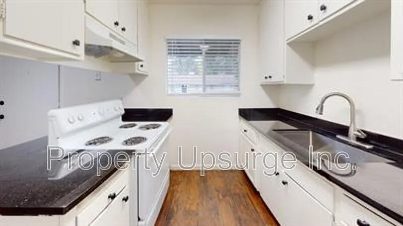 2 bed, 1.0 bath, 720 sqft, $1,350 — Photo 1