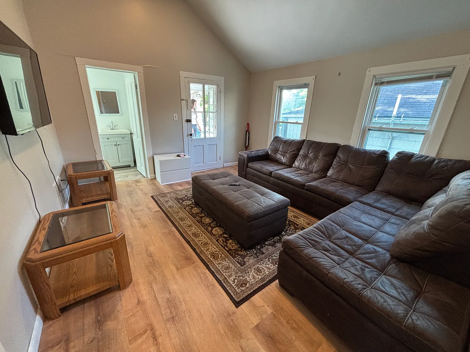 6 bed, 1920 sqft, $4,500 — Photo 3