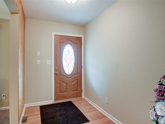 3rd image of 2105 Sherwood Forest Dr