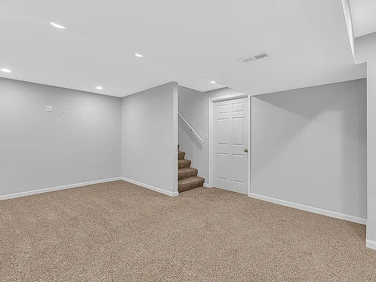 401 Heritage Commons Cir — Photo 36