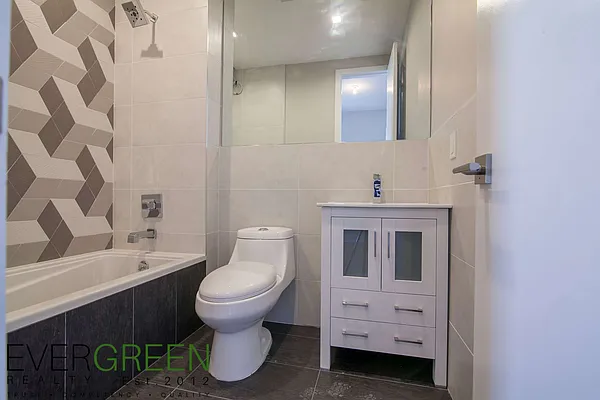 Rented by Evergreen Apartments BK | media 5