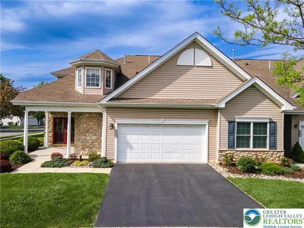 110 Moor Dr, Easton, PA 18045