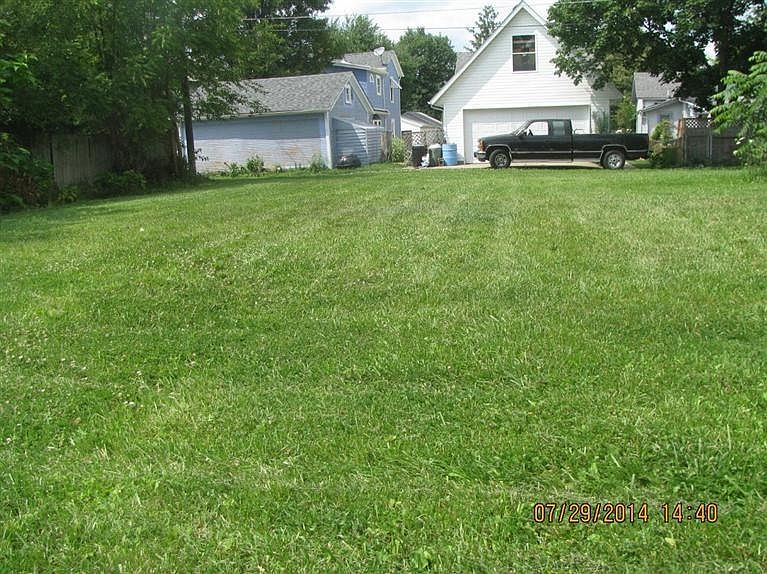 1st image of 325 Wells Pl