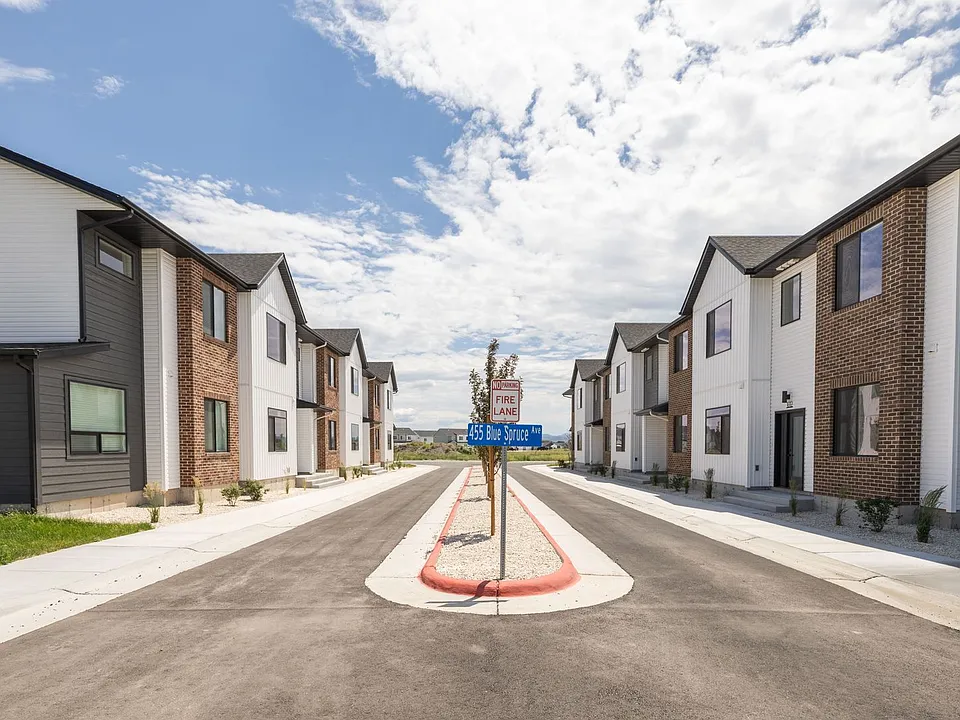 455 Blue Spruce Ave #112