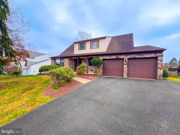 418 Fox Hollow Dr, Langhorne, PA 19053