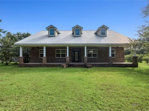 1072 Janells River Dr, Folkston, GA 31537