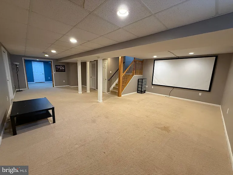 233 Fountayne Ln — Photo 31