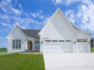 1112 Clearview Cir, Pella, IA 50219