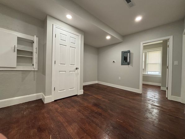 70-202 Circular Ave #304