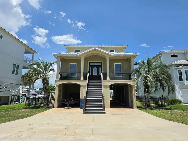 26858 Martinique Dr — Photo 1