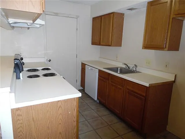 2 bed, 1.5 bath, 1019 sqft, $1,250 — Photo 3