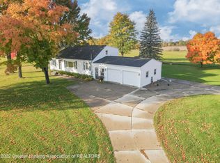 11319 Hartel Rd, Grand Ledge, MI 48837