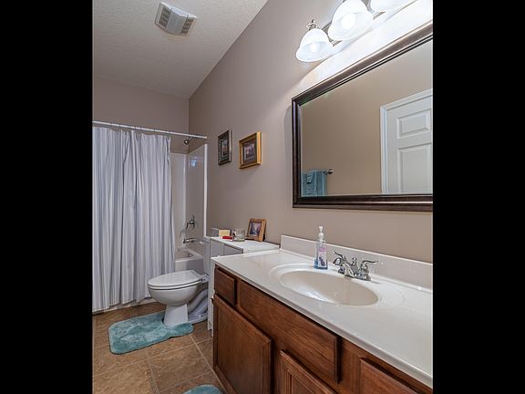 5th image of 7048 Pemmbrooke Shire Ln