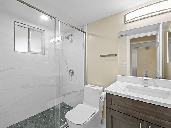 5th image of 830 SW 9th Street Circle #204