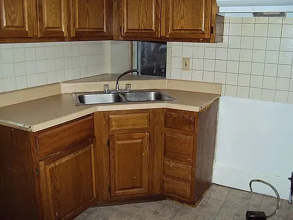 121 W Parmenter St — Photo 3