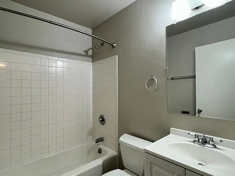 The Rivercrest Apartments by Star Metro — Photo 18