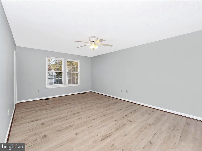 408 Willow Hill Ct — Photo 5