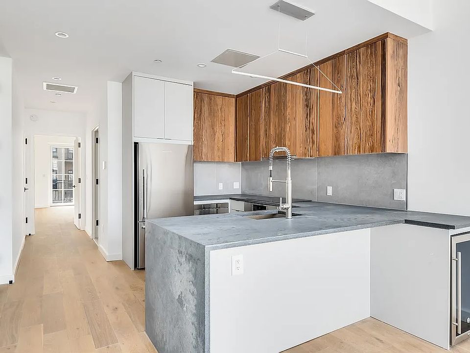 1st image of 186 Huron St #3B