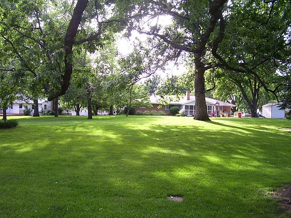 3rd image of 708 S Forest Park Dr