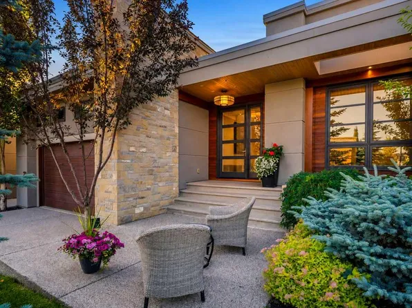 22 S Aspen Ridge Sq SW, Calgary, AB T3H 1V2