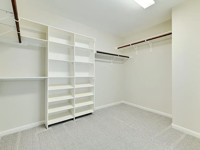 20308 Farm Pond Ln — Photo 29