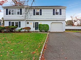 30 Honeysuckle Dr, Norwalk, CT 06851