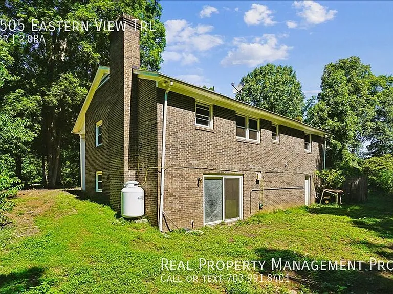 9505 Eastern View Trl — Photo 30