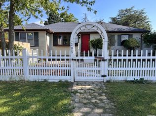 295 36th St, Lindenhurst, NY