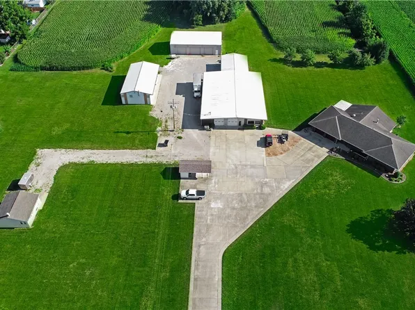 800 N 27th St, Mattoon, IL 61938