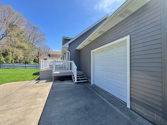 3rd image of 5222 E Lake Rd
