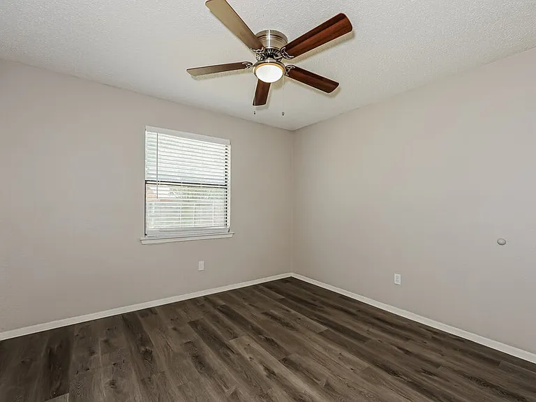 2917 Highlawn Ter — Photo 14