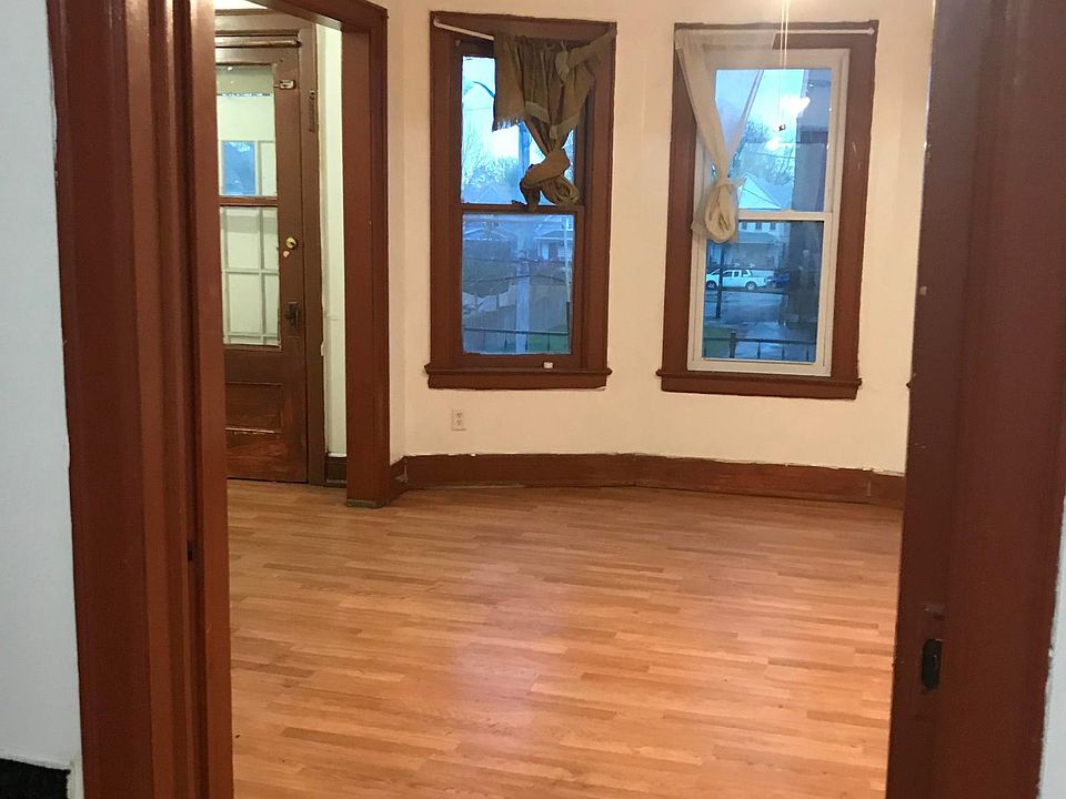 1st image of 424 Goodyear Ave #2