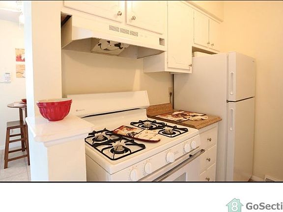 4th image of 1256 Rand Ave