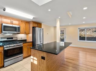 11 Independence Dr #1DR, Chestnut Hill, MA 02467