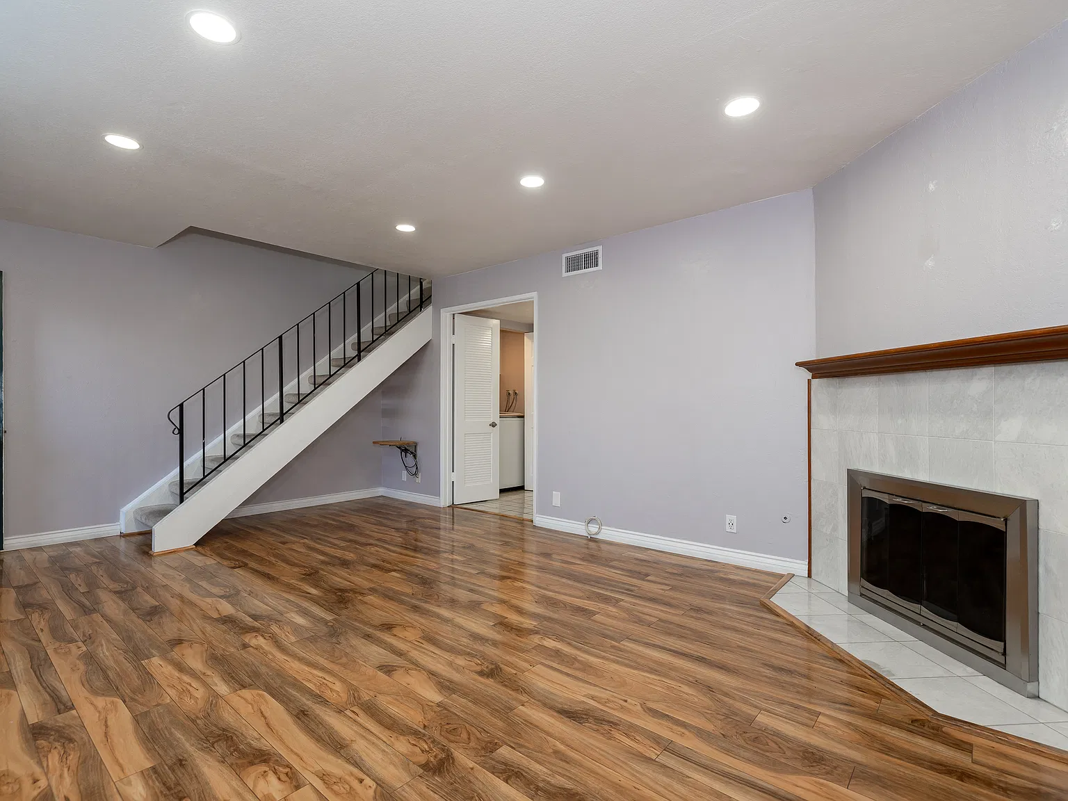 2 bed, 2.5 bath, 1300 sqft, $3,800 — Photo 2